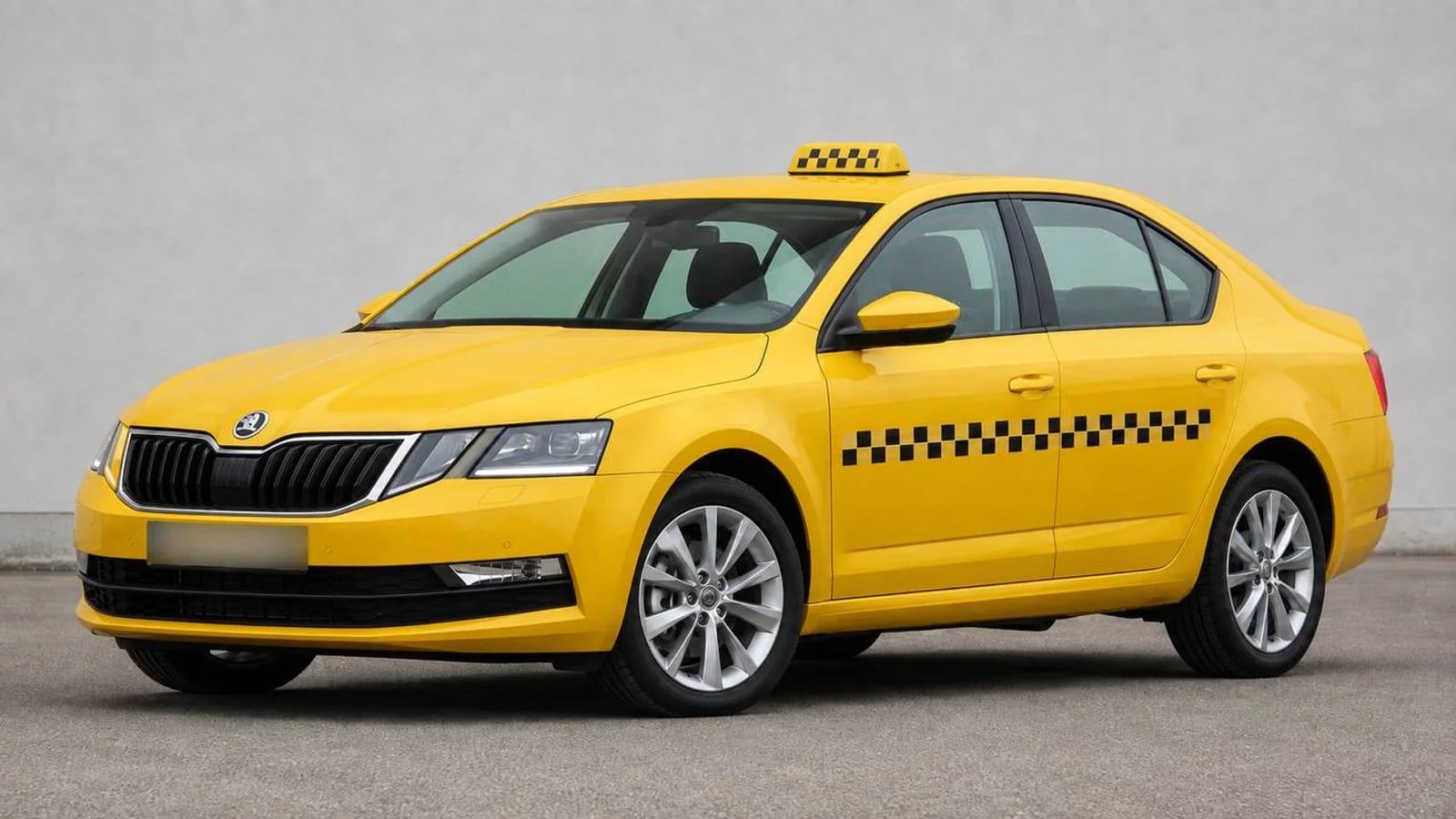 Жёлтая Skoda Octavia в такси-ливрее с шашечками