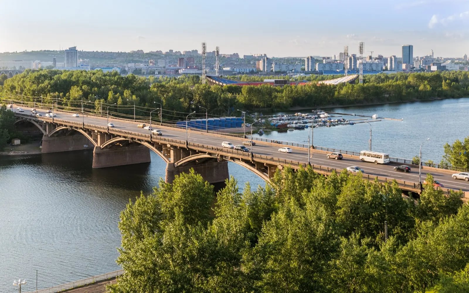Работа водителем такси в Красноярске